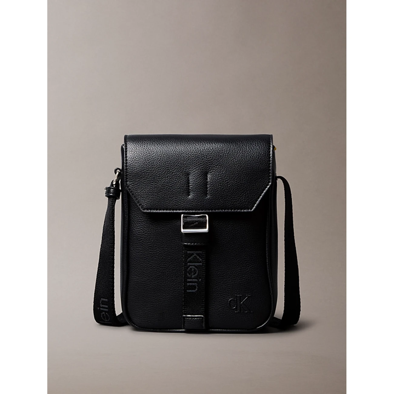 LV04D3131GUB1 Calvin Klein táska