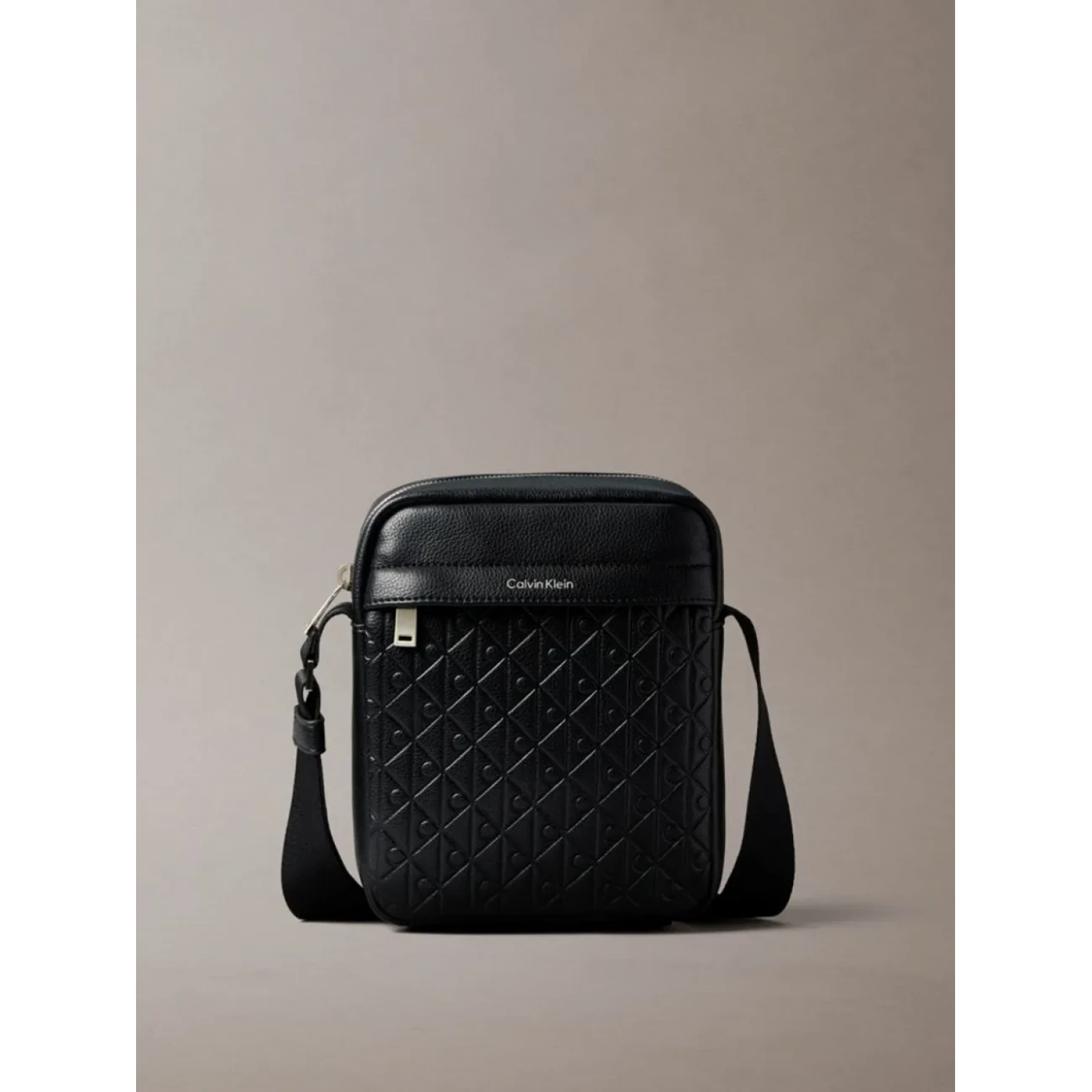 LV04D3204GUB1 Calvin Klein táska